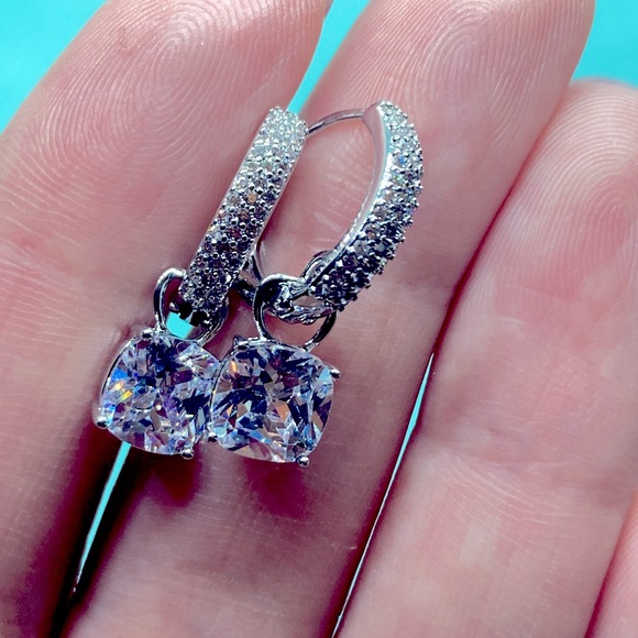 🌟 Platinum Plated Hoop Earrings - Picture 5 of 5